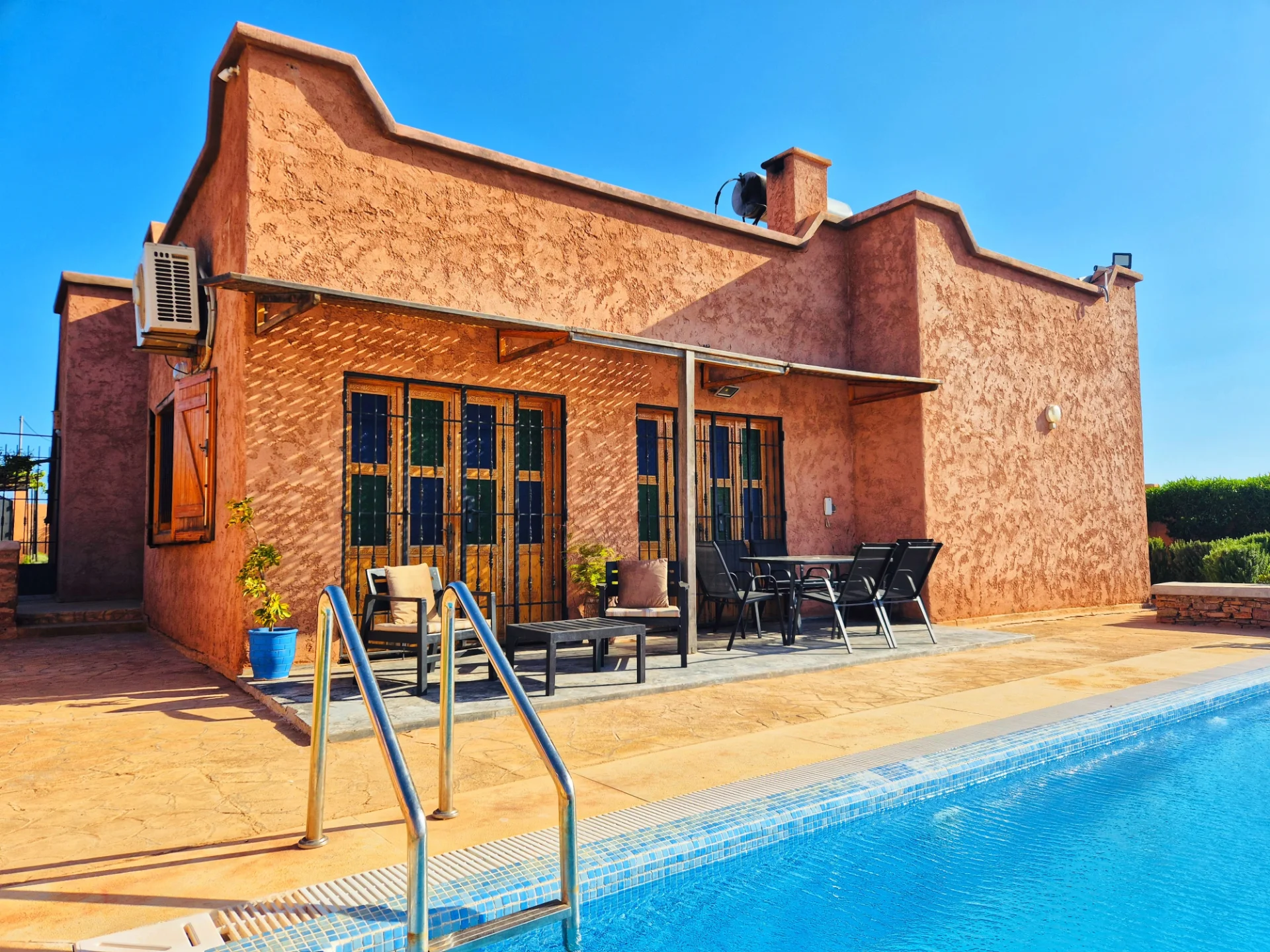 Piscine privée chauffée à 30°C de la Villa Dar Sara, sans vis-à-vis